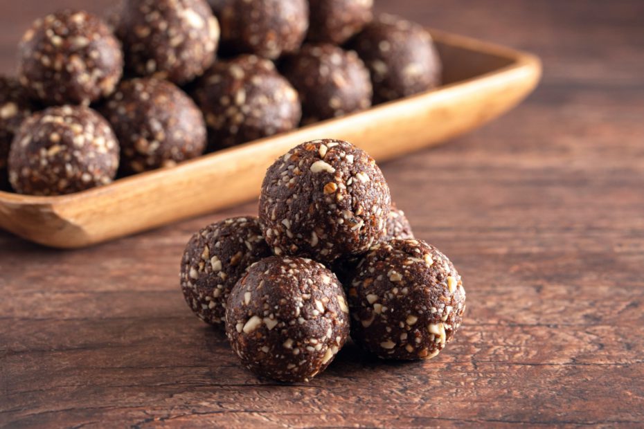 Pre-Workout Snack: Easy Energy Balls - The Fitness Maverick